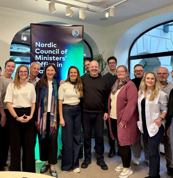 Trauslas identitātes trauslā vidē: dialogs kā metode izpratnes un uzticēšanās veidošanai